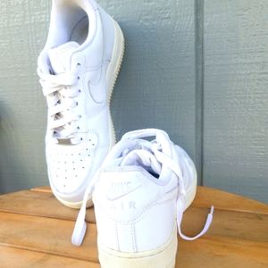 Nike Womens Air Force 1 - size 7.5